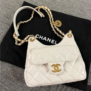 ❌SOLD❌Mint condition Chanel Mini hobo